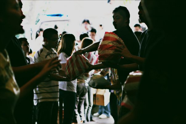7523_148258965355_516035355_3143099_6242345_n The week-long suspension of classes meant work, not play, for students helping out at the Church of the Risen Lord in UP Diliman. Around the metro, schools and institutions are also busy with relief operations. Photo by Joseph Pascual.